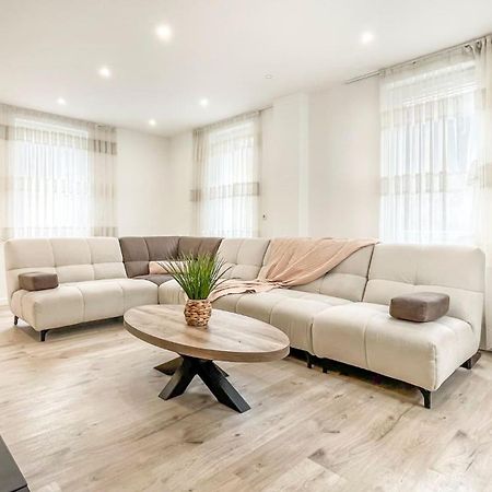 Homey Sakine- Proche Centre- Netflix- Wifi 克吕斯 外观 照片